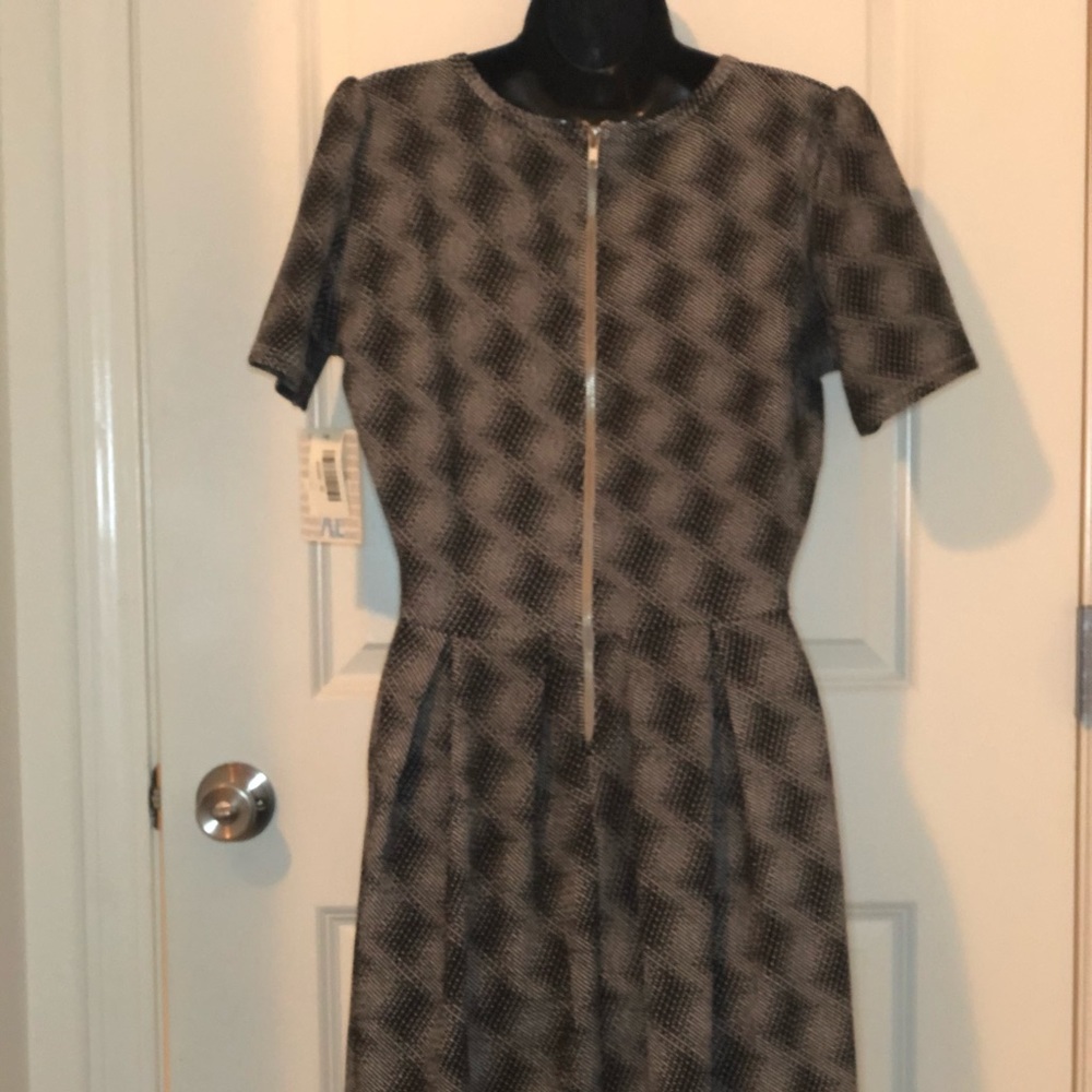 Dress - Picture 2 of 4